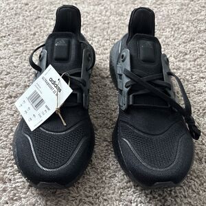 Adidas UltraBoost 22 Women's Size 10 Men's 8.5 Triple Black Running GX5587 New
